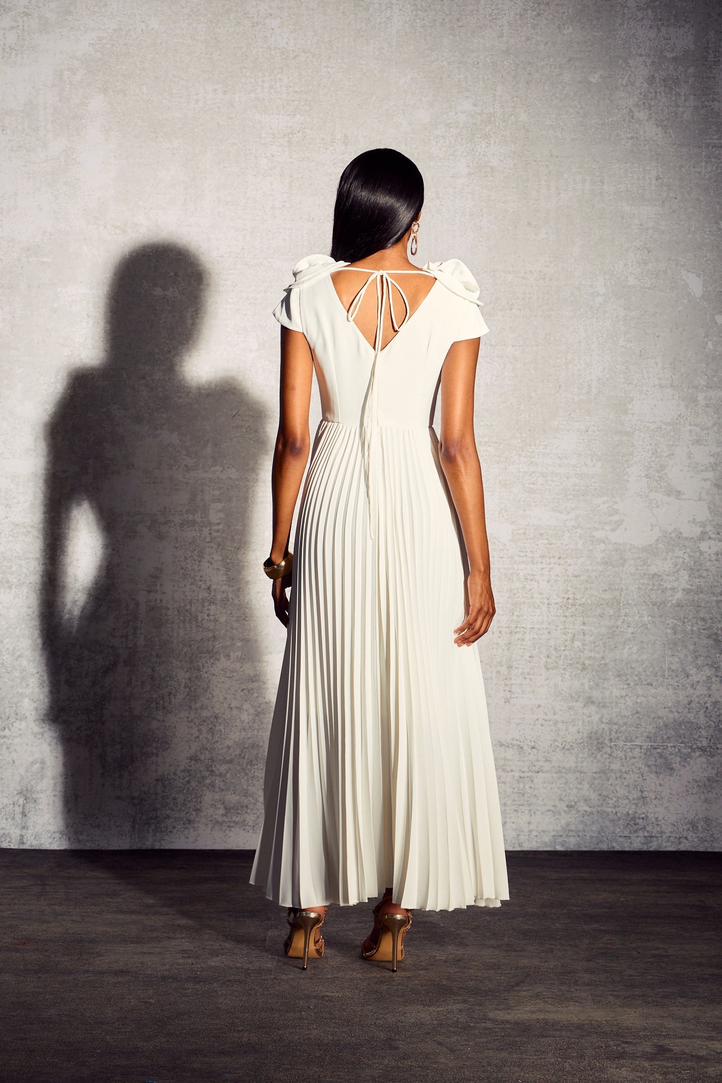 Beautifully Finished Dress in a Timeless Design
