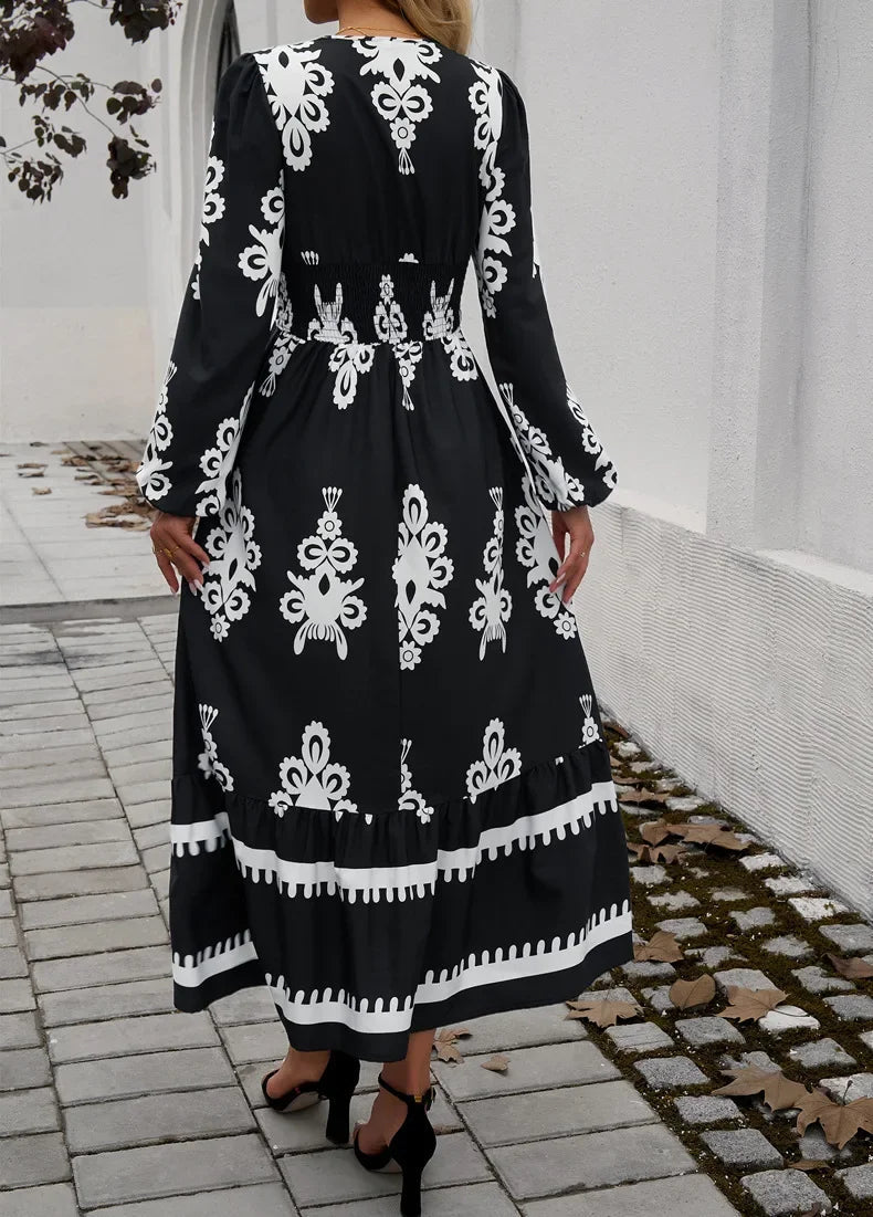 Effortlessly Elegant Dress with a Timeless Design