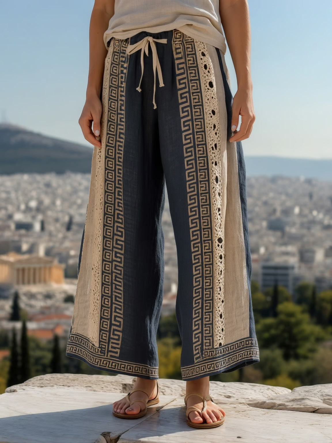 Effortlessly Elegant Pants with a Timeless Design