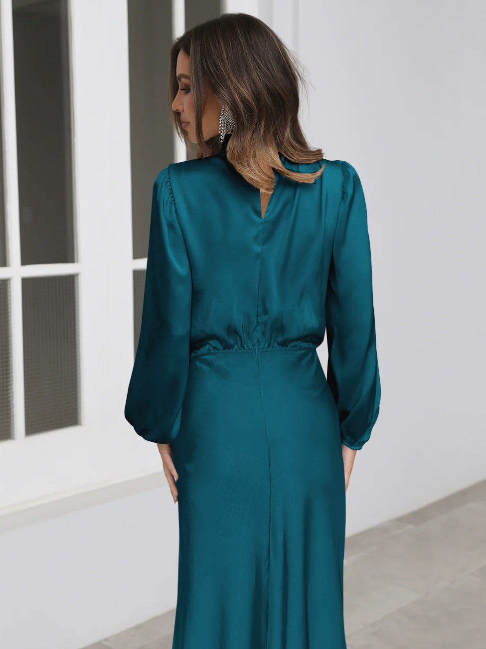 Well Tailored Dress with a Graceful Silhouette