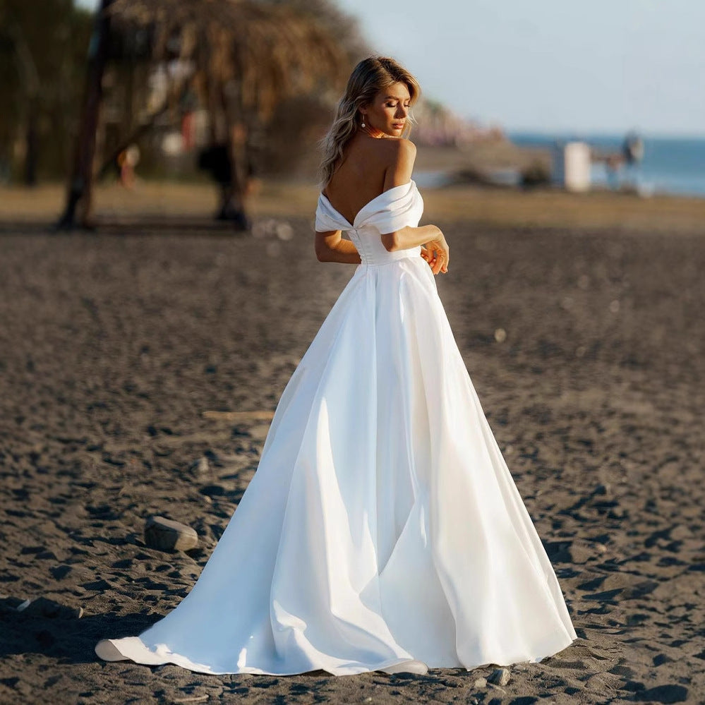 Effortlessly Elegant Dress with a Timeless Design
