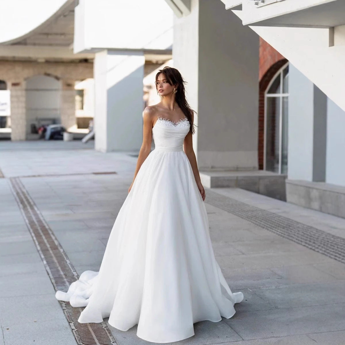 Effortlessly Elegant Dress with a Timeless Design