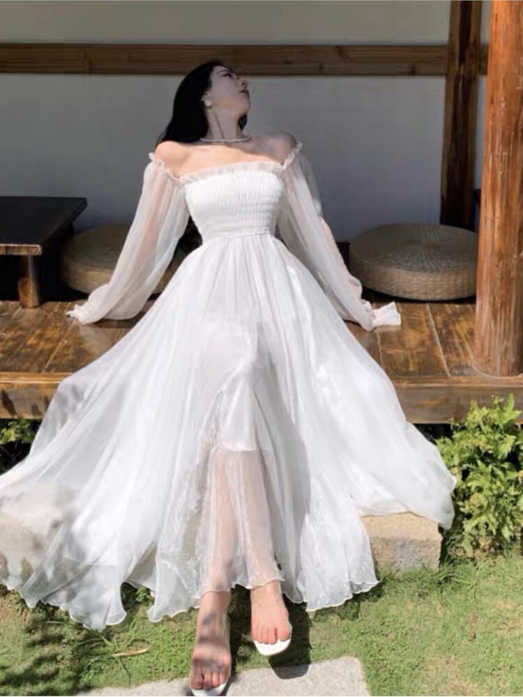 Well Tailored Dress with a Graceful Silhouette