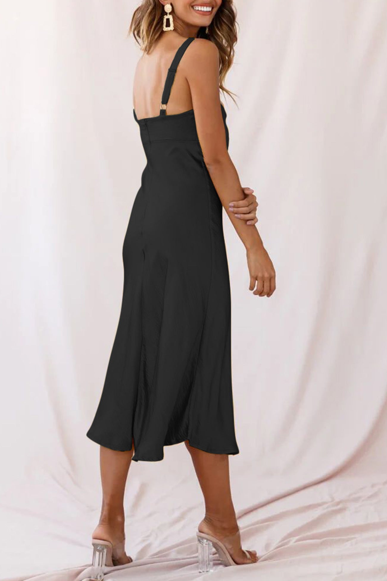 Beautifully Finished Dress in a Timeless Design