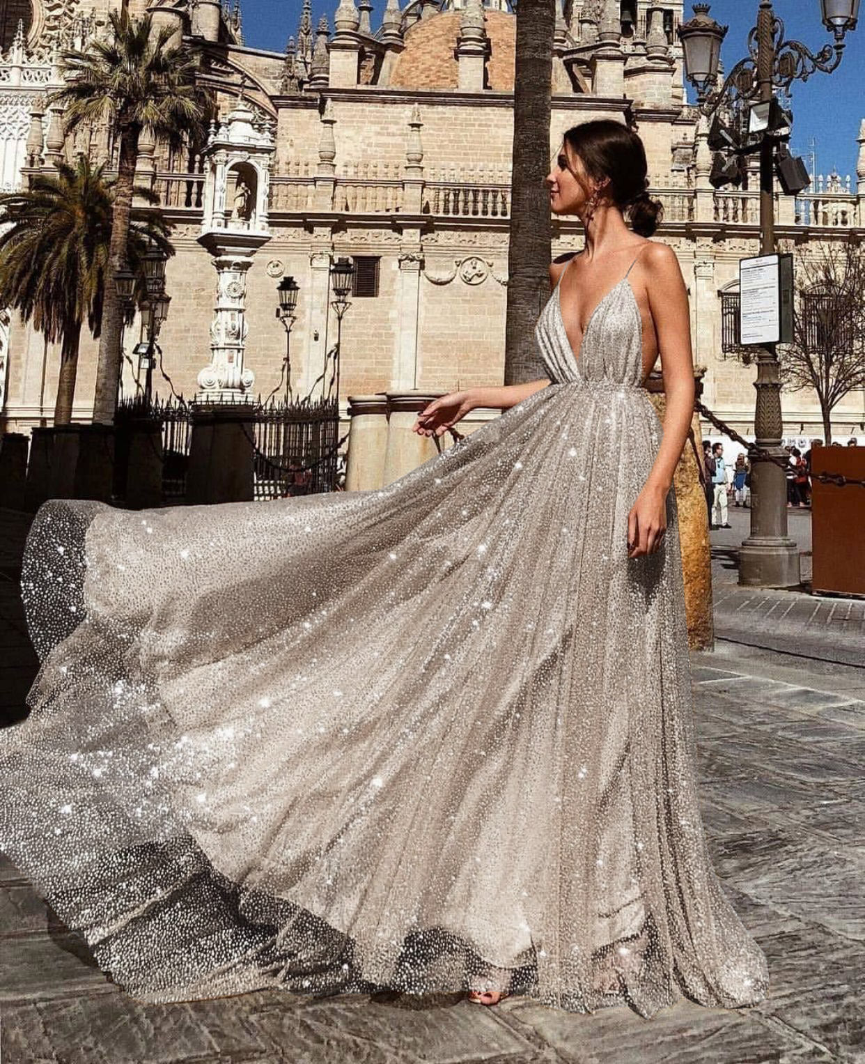 Well Tailored Dress with a Graceful Silhouette
