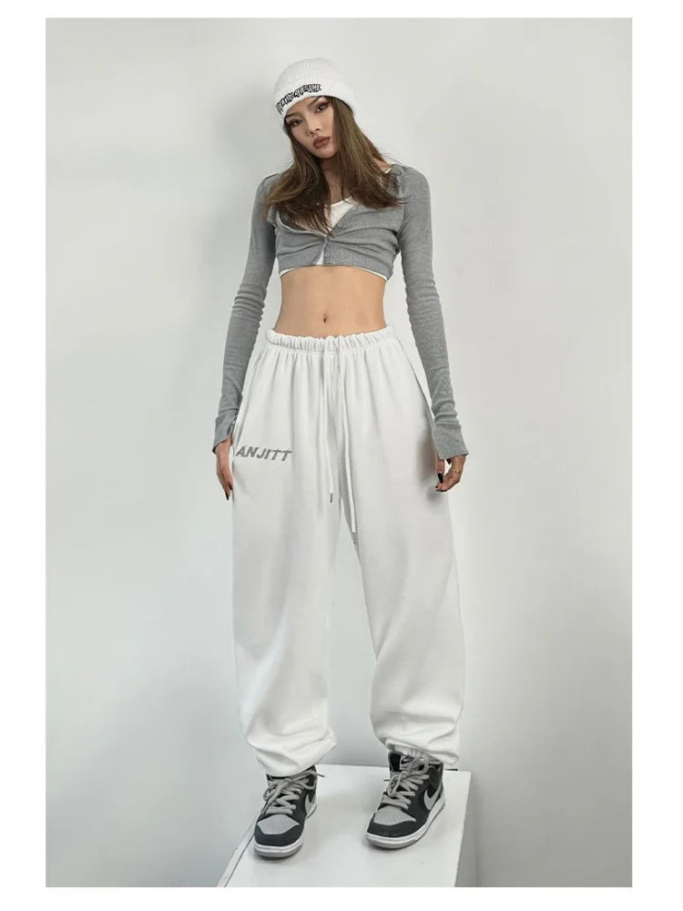 Effortlessly Elegant Pants with a Timeless Design