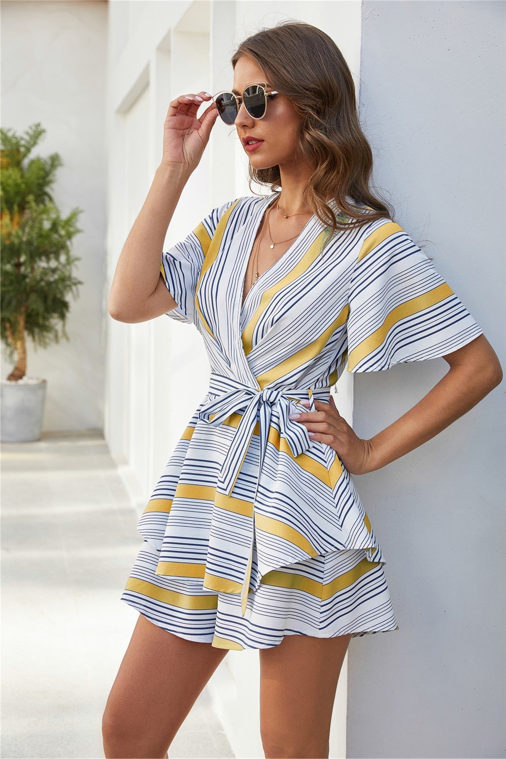 Effortlessly Elegant Dress with a Timeless Design