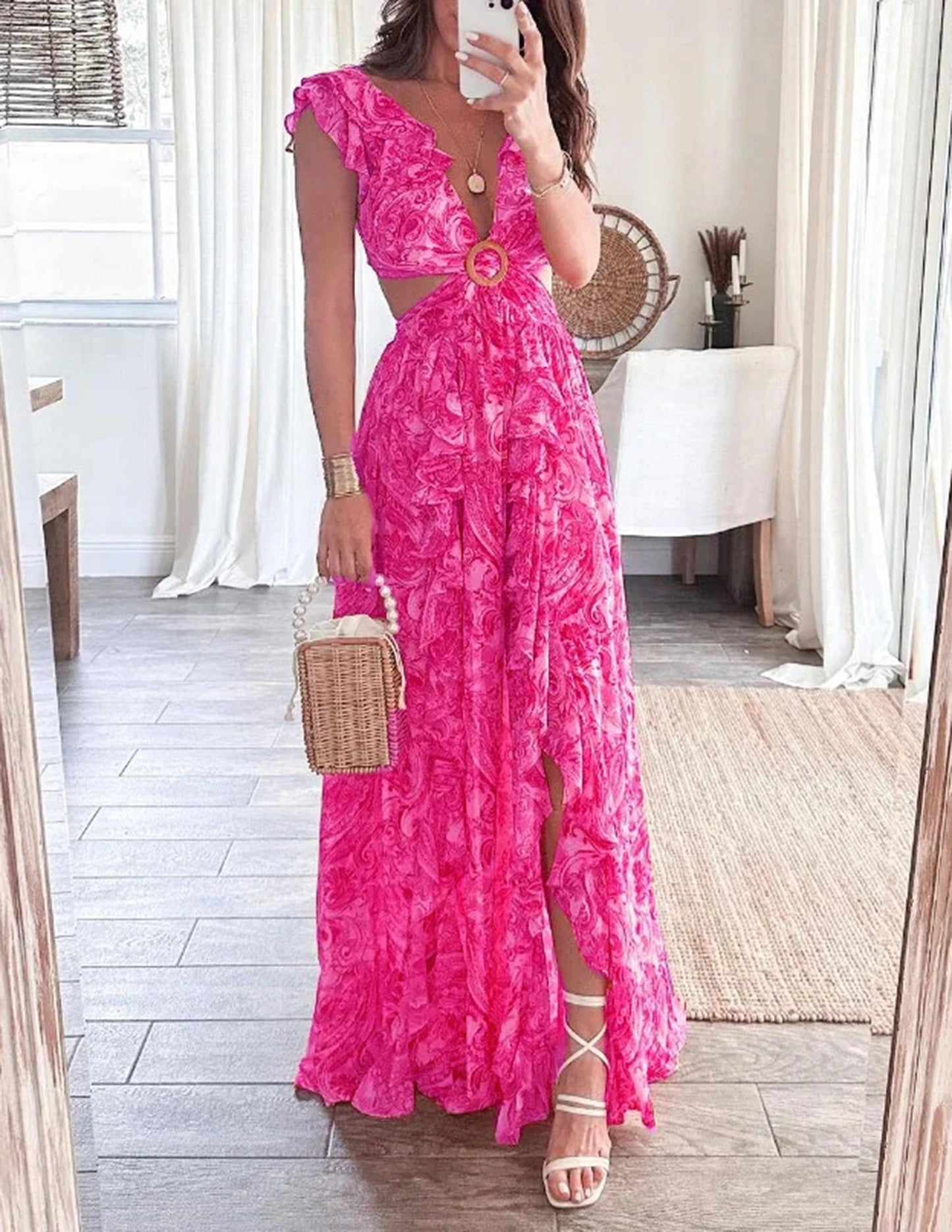 Well Tailored Dress with a Graceful Silhouette