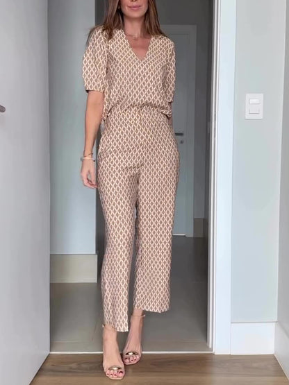 Effortlessly Elegant Pants with a Timeless Design