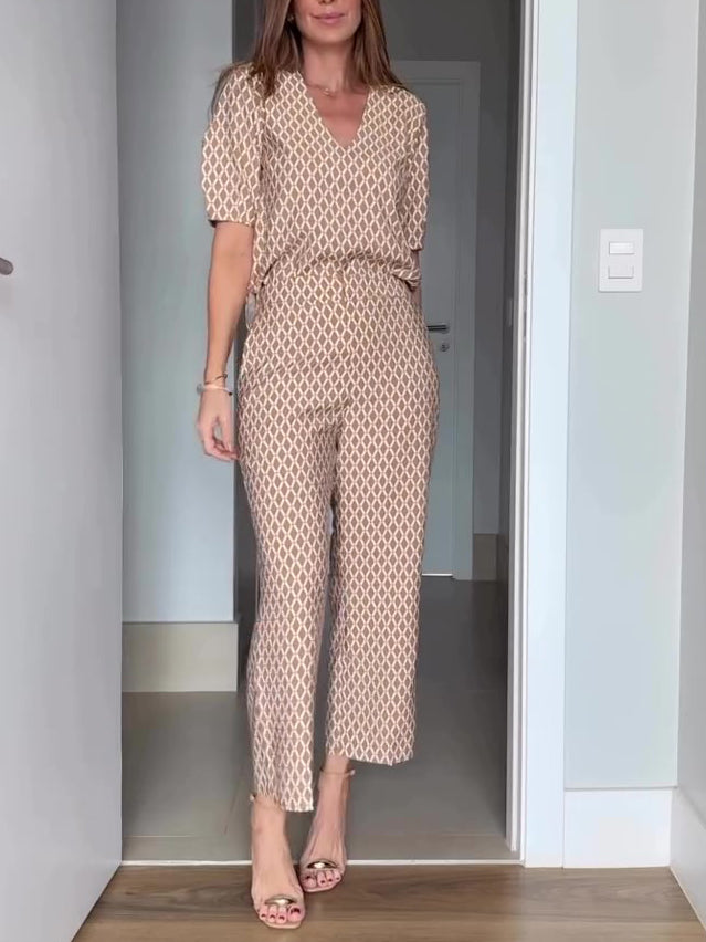 Effortlessly Elegant Pants with a Timeless Design