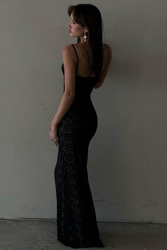 Effortlessly Elegant Dress with a Timeless Design