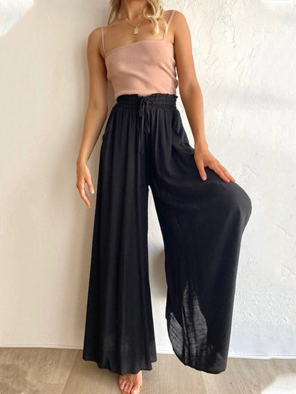 Effortlessly Elegant Pants with a Timeless Design
