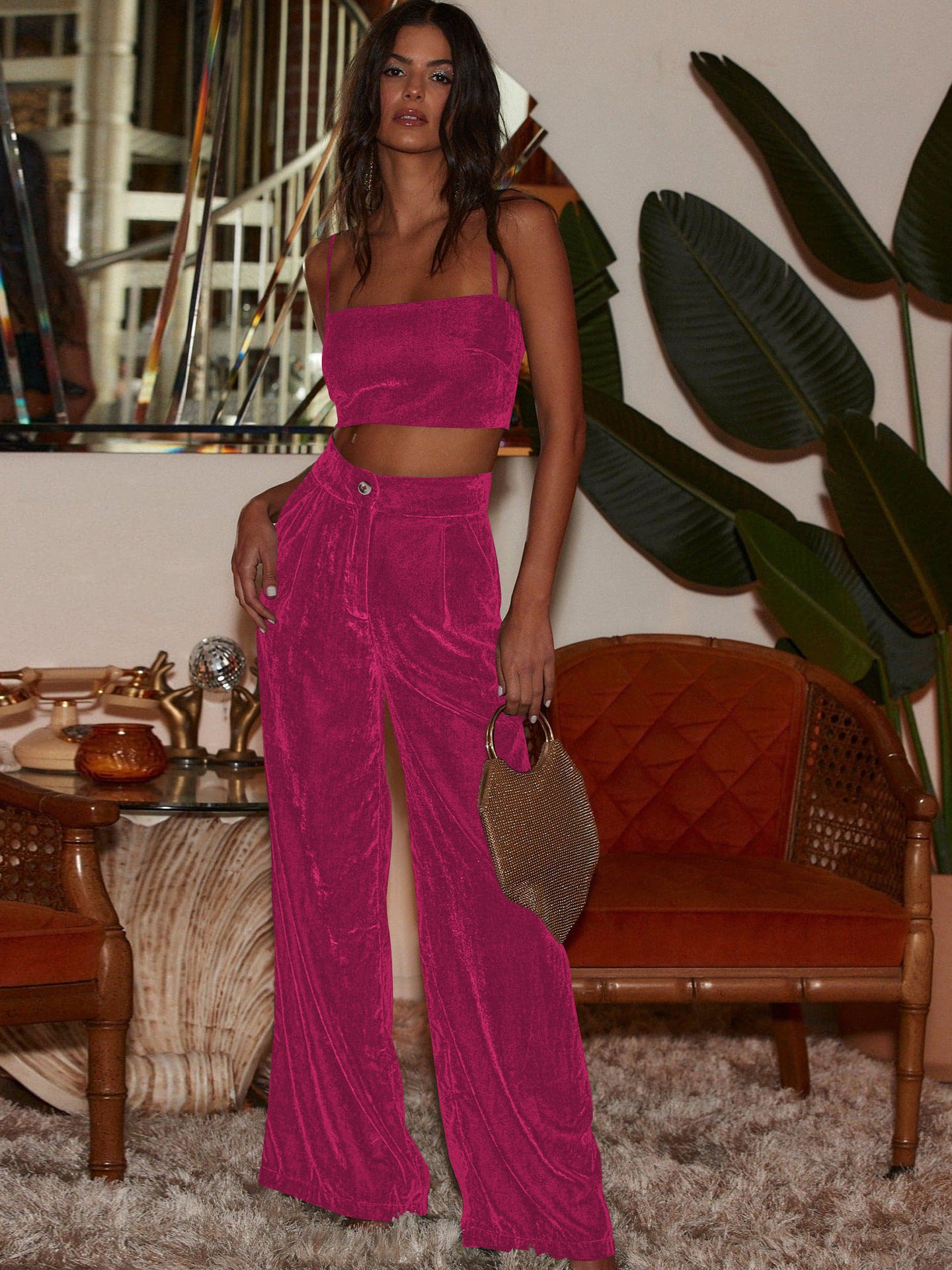 Effortlessly Elegant Pants with a Timeless Design