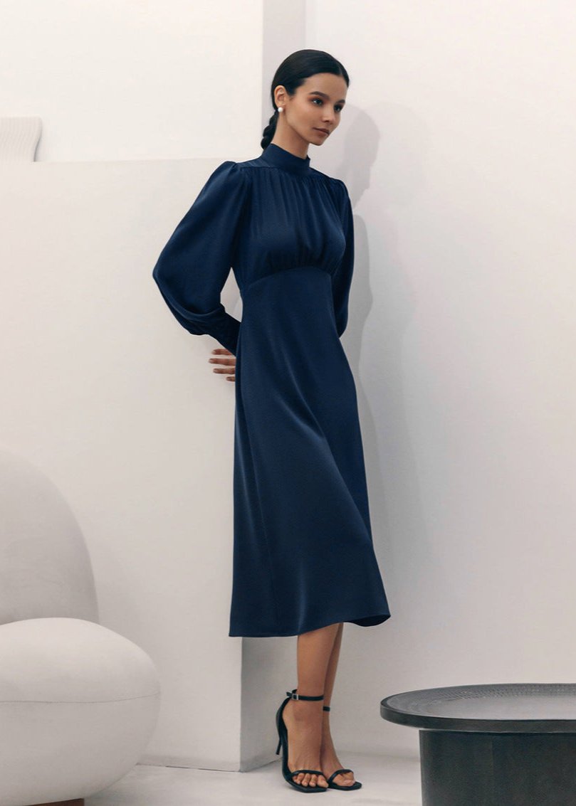 Beautifully Finished Dress in a Timeless Design