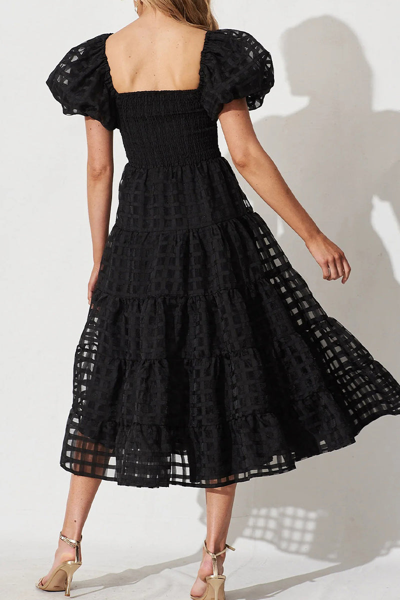 Well Tailored Dress with a Graceful Silhouette