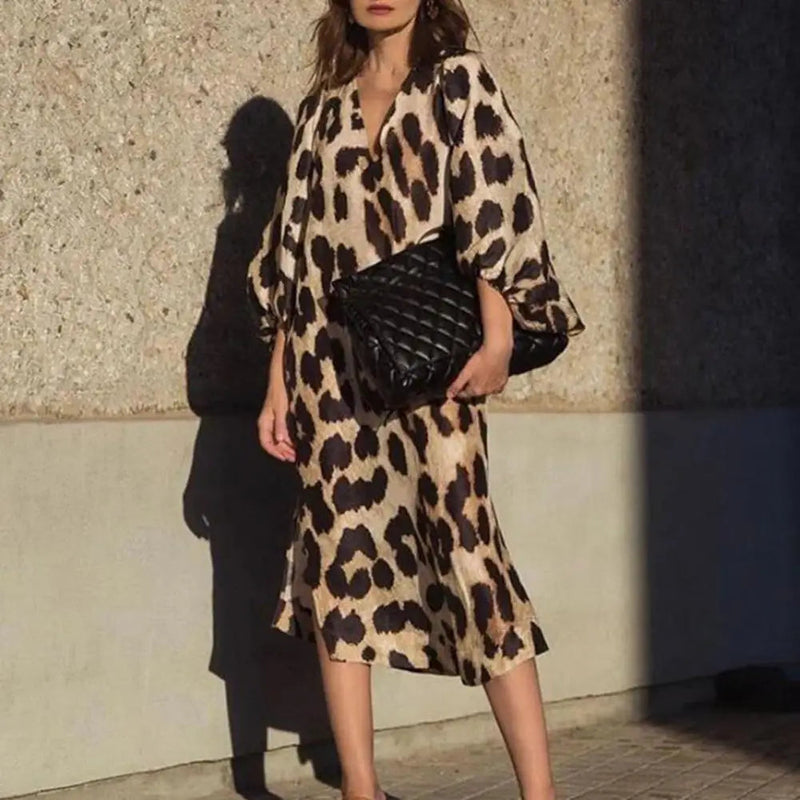 Classic Vintage Dress with a Flattering Fit