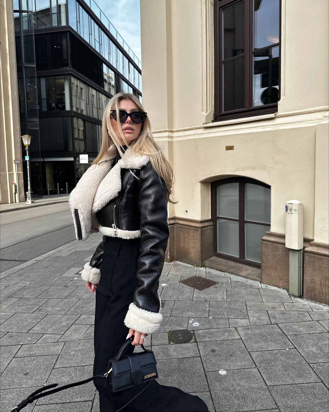 Effortlessly Elegant Jacket with a Timeless Design