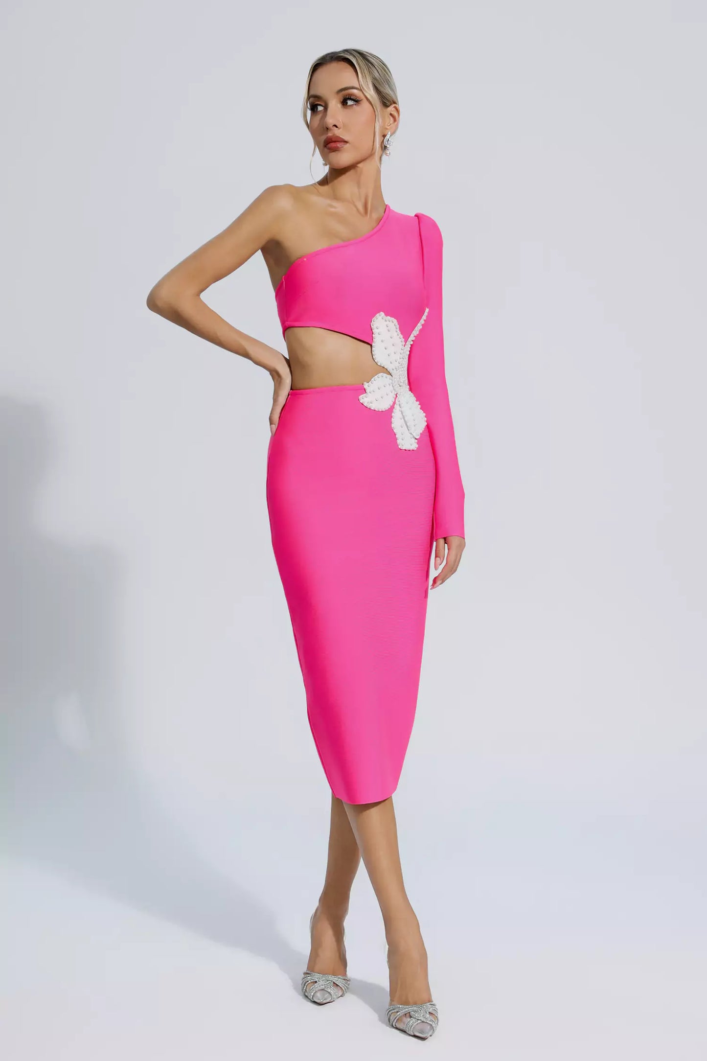 Well Tailored Dress with a Graceful Silhouette