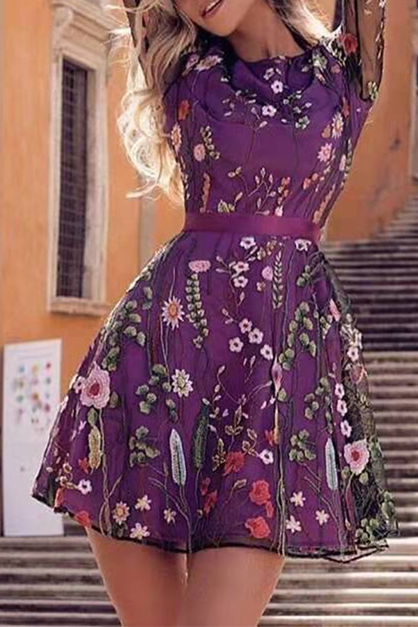Classic Vintage Dress with a Flattering Fit