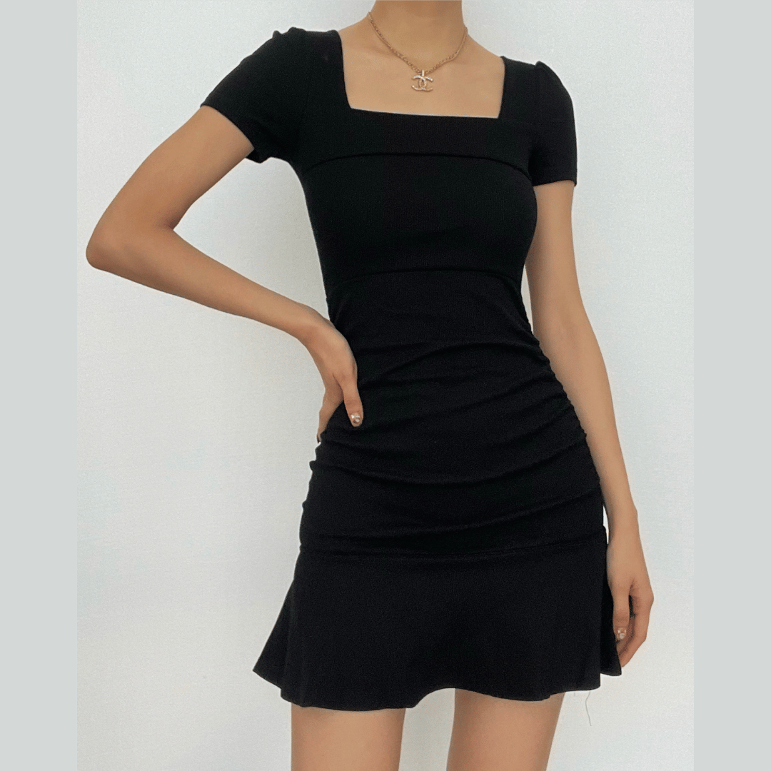 Effortlessly Elegant Dress with a Timeless Design