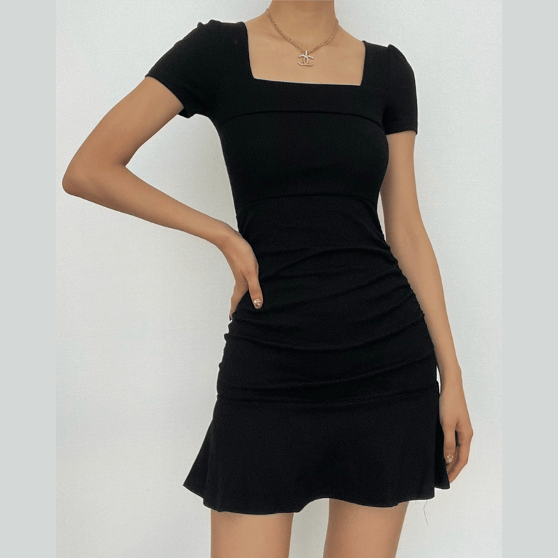 Effortlessly Elegant Dress with a Timeless Design