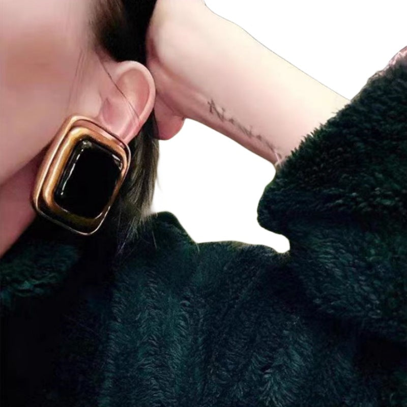 Classic Earring with Timeless Appeal