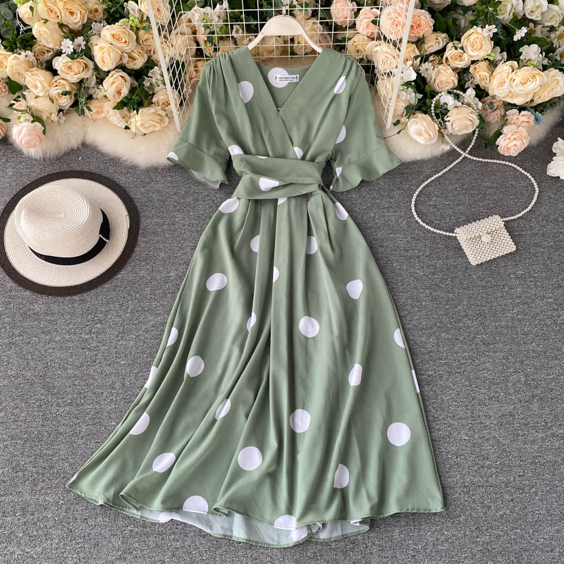 Classic Vintage Dress with a Flattering Fit
