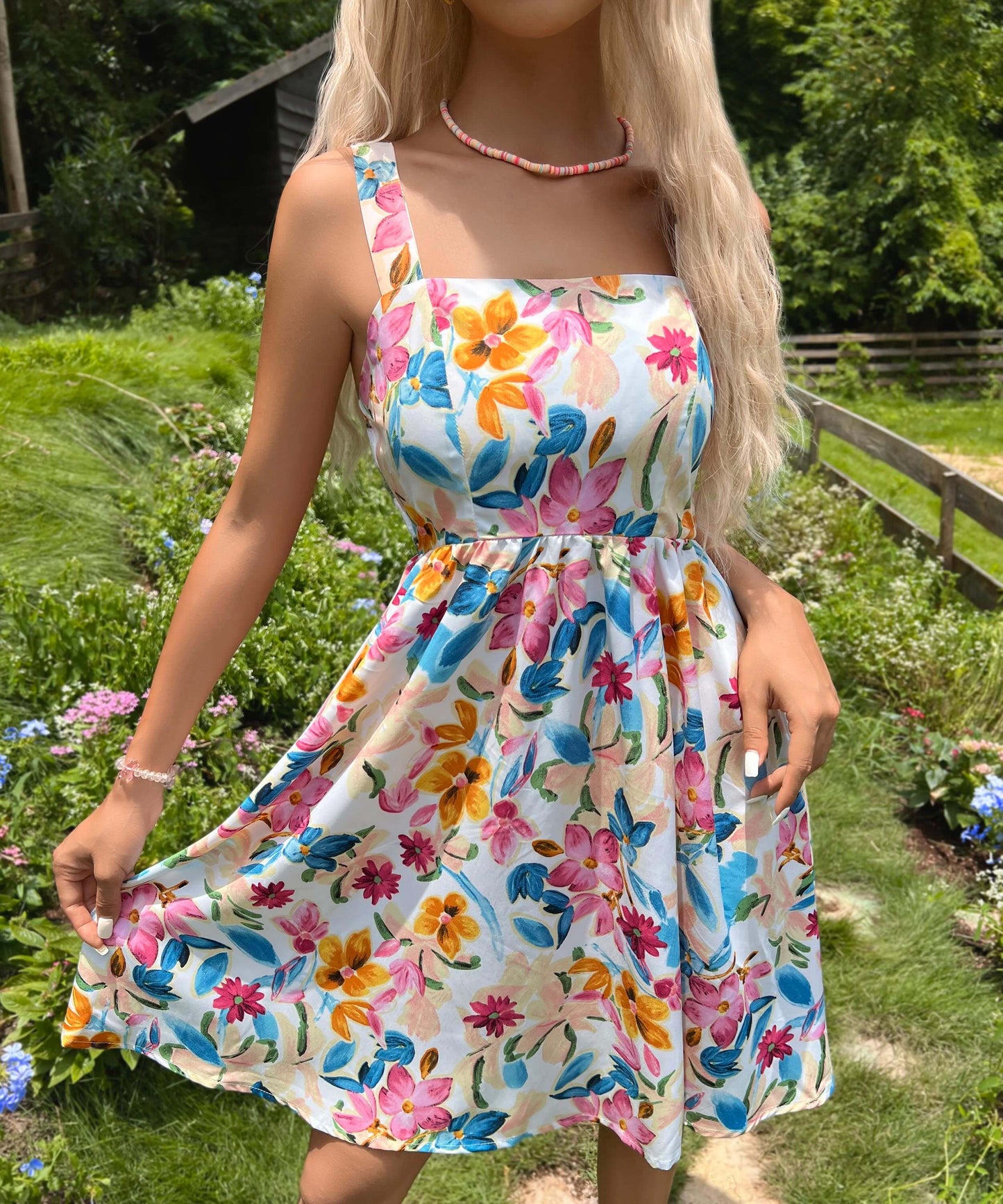 Effortlessly Elegant Dress with a Timeless Design