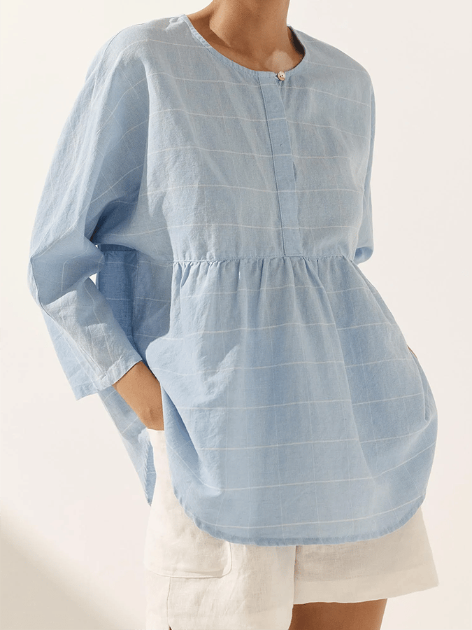 Well Tailored Top with a Graceful Silhouette