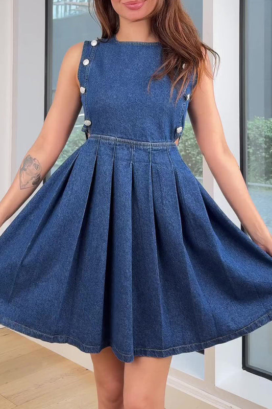 Beautifully Finished Dress in a Timeless Design