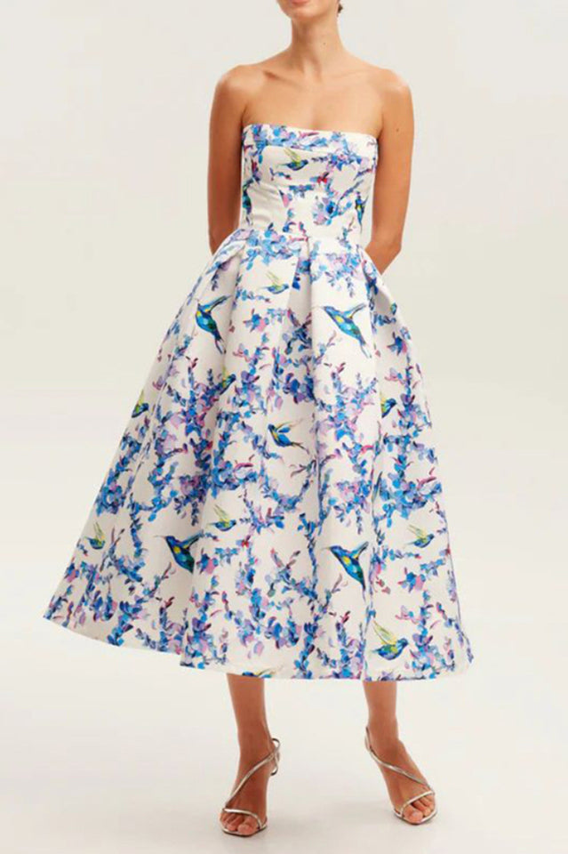 Beautifully Finished Dress in a Timeless Design