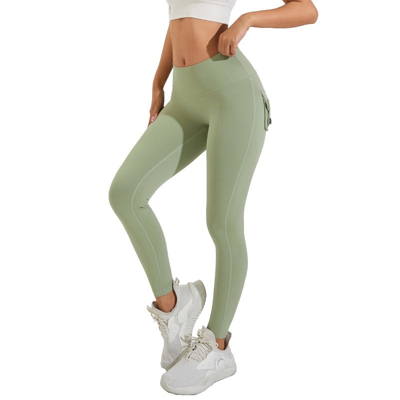 Effortlessly Elegant Pants with a Timeless Design