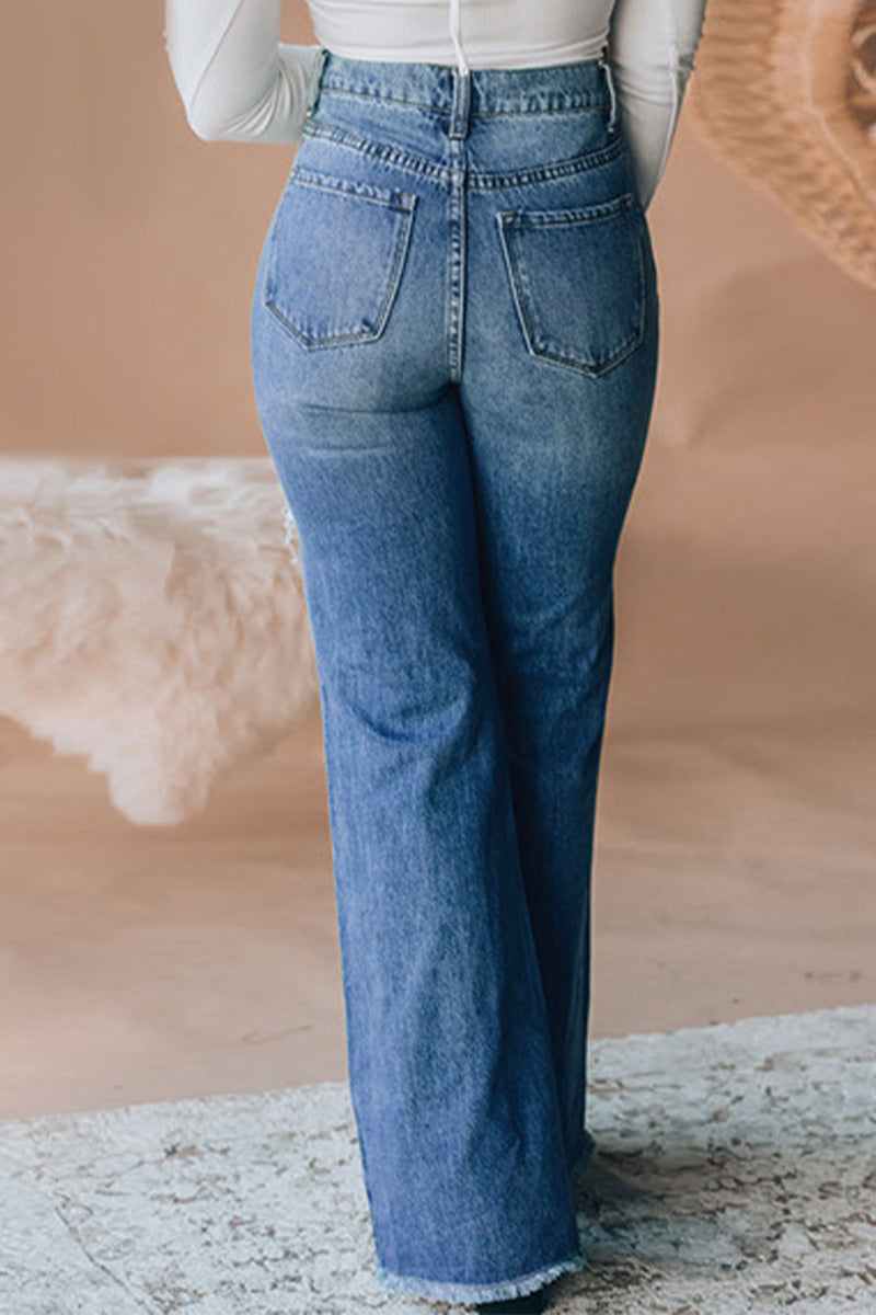 Effortlessly Elegant Garment with a Timeless Design