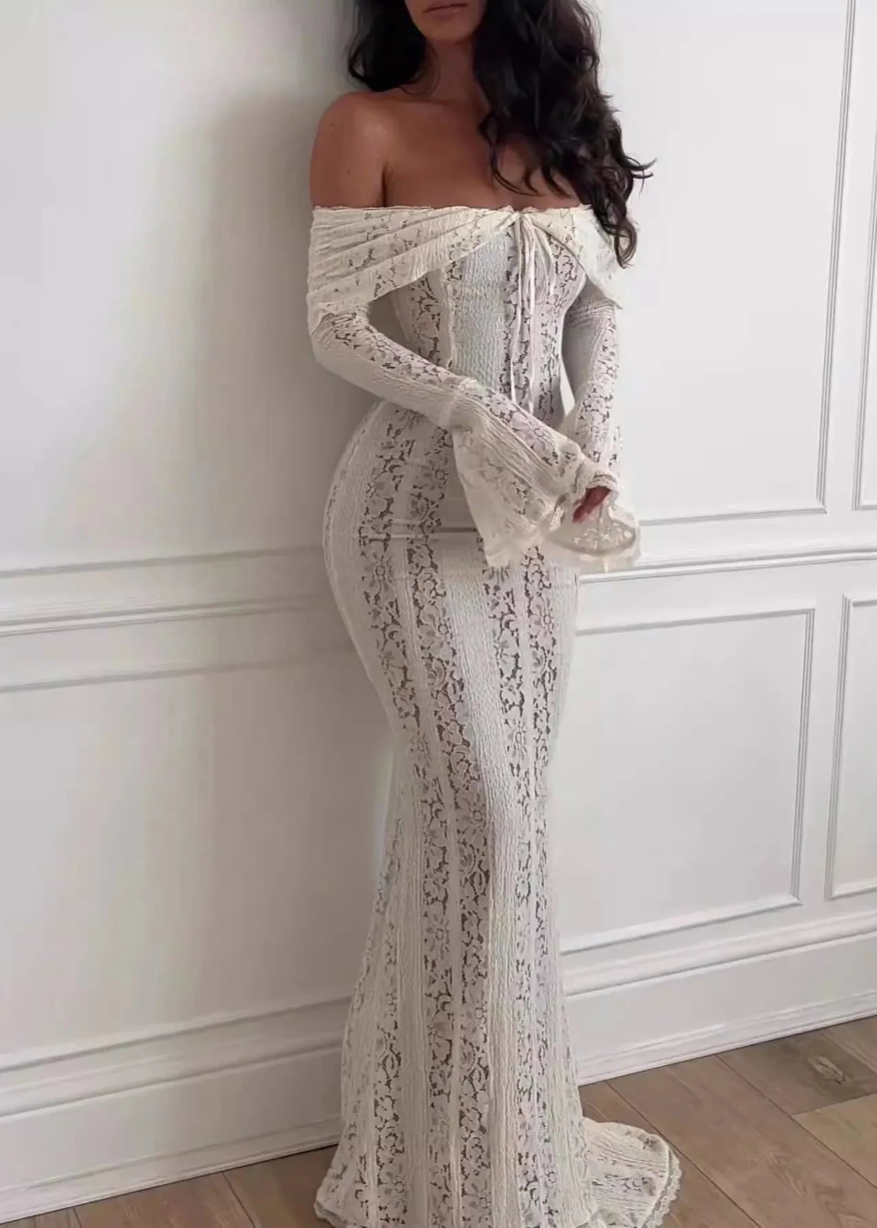 Well Tailored Dress with a Graceful Silhouette