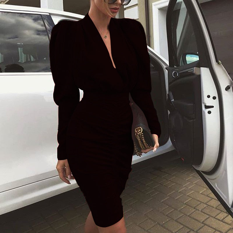 Well Tailored Dress with a Graceful Silhouette