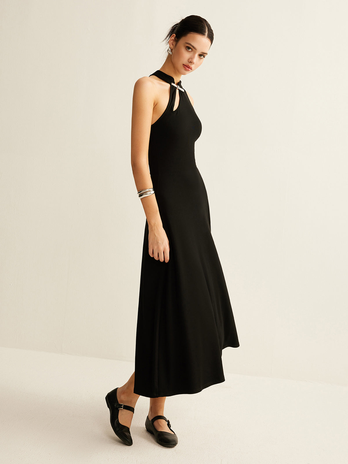 Gracefully Styled Dress for Any Occasion