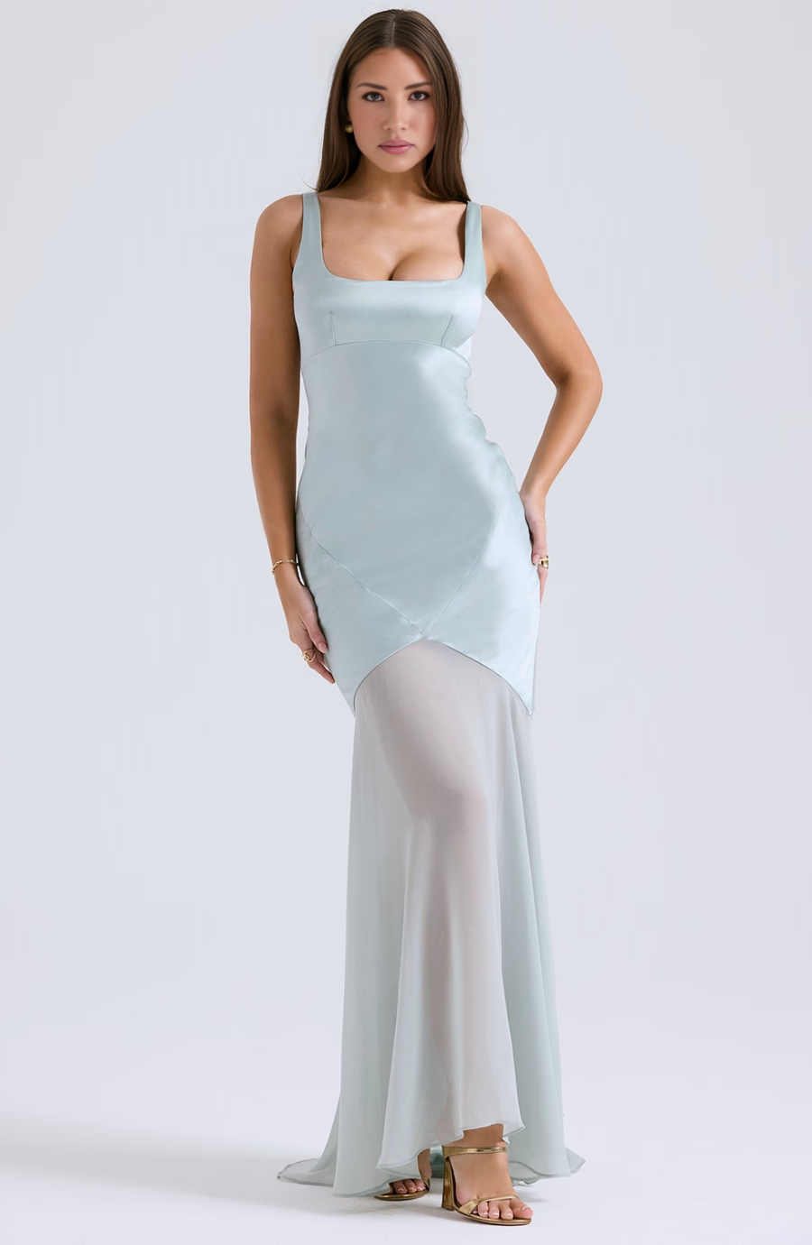 Gracefully Styled Dress for Any Occasion
