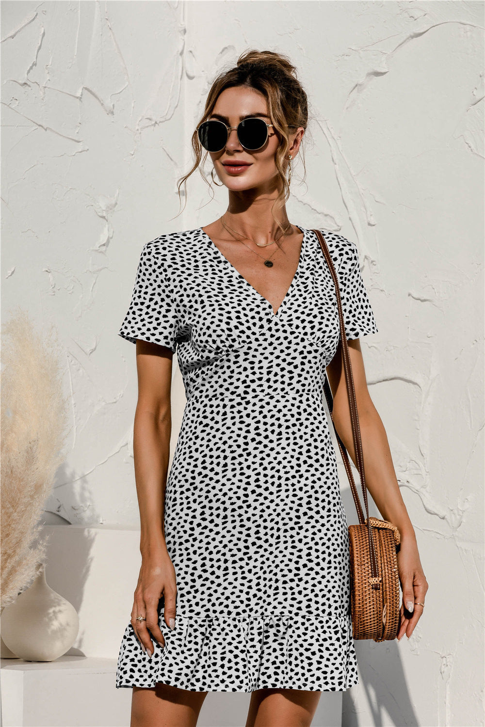 Beautifully Finished Dress in a Timeless Design