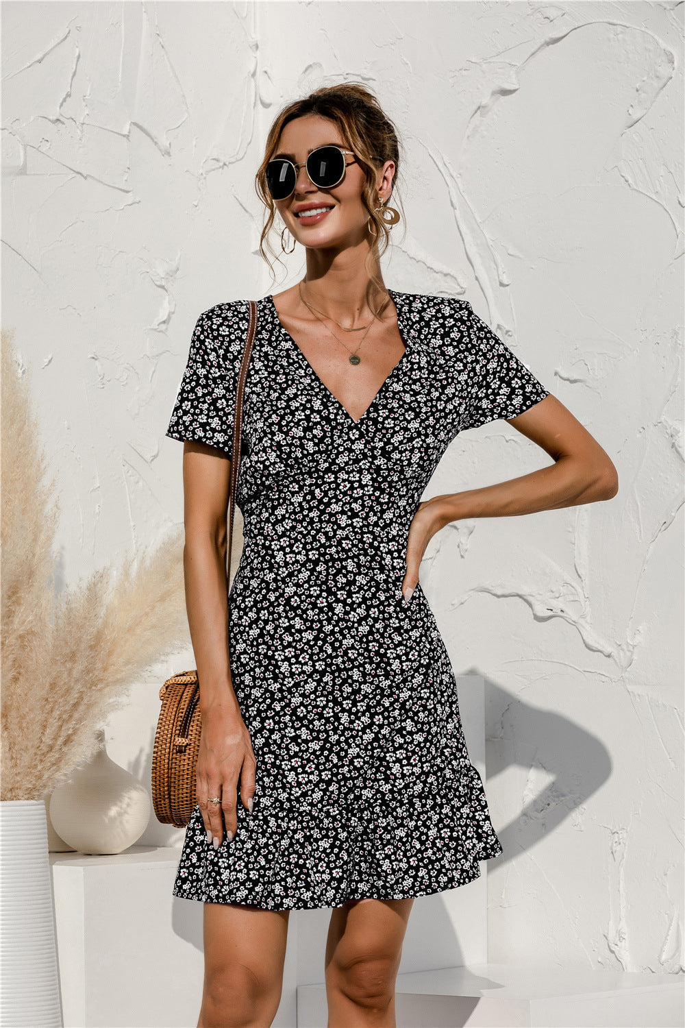 Beautifully Finished Dress in a Timeless Design