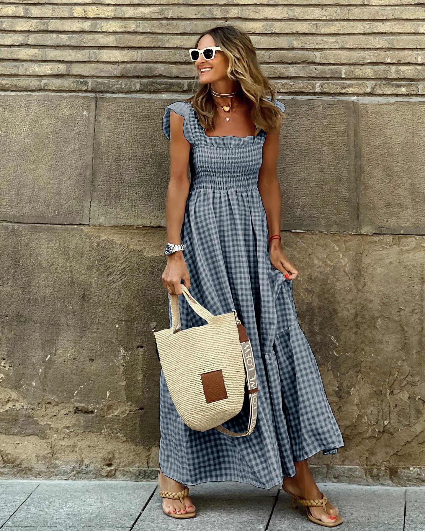 Beautifully Finished Dress in a Timeless Design