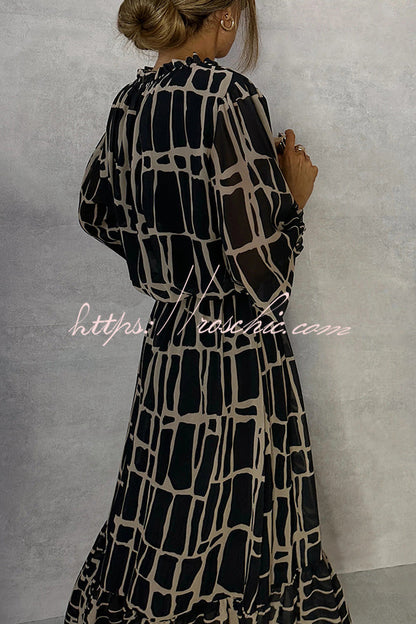 Beautifully Finished Dress in a Timeless Design
