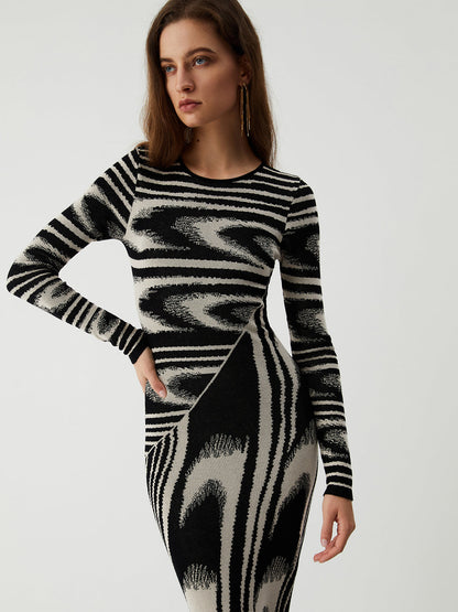 Classic Vintage Sweater with a Flattering Fit