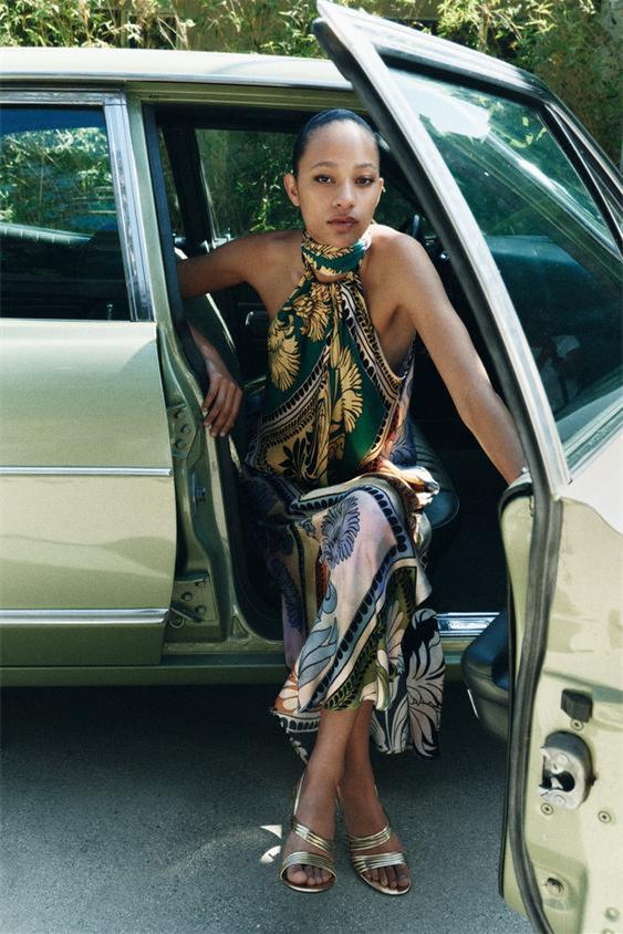 Classic Vintage & Enduringly Stylish Dress