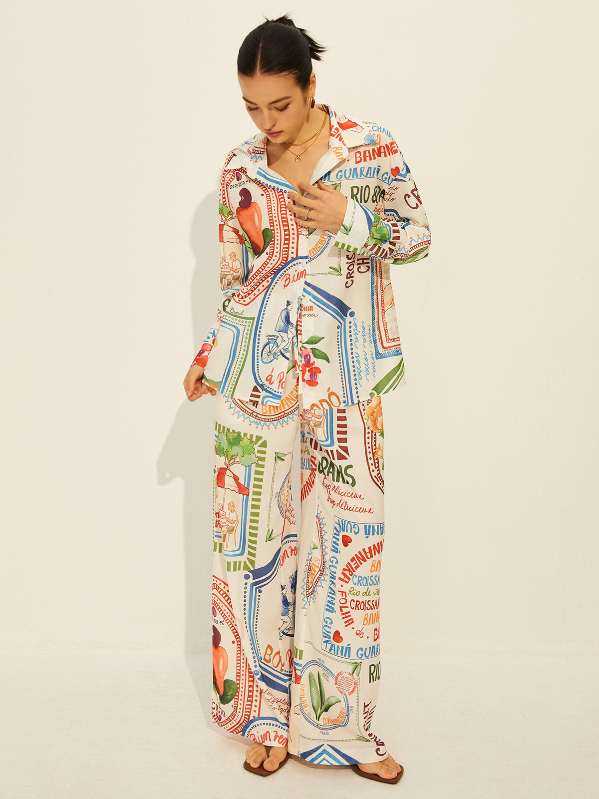 Effortlessly Elegant Pants with a Timeless Design