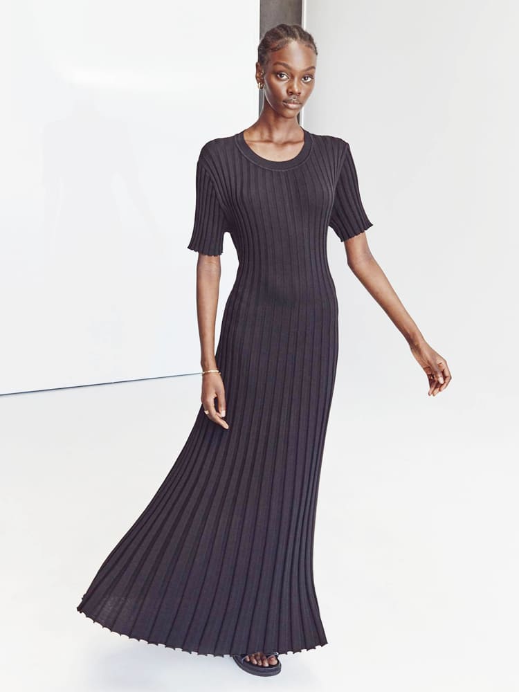 Well Tailored Dress with a Graceful Silhouette