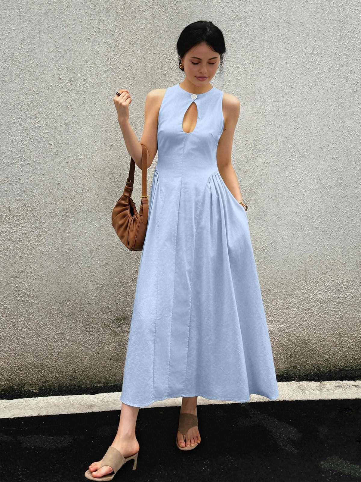 Beautifully Finished Dress in a Timeless Design