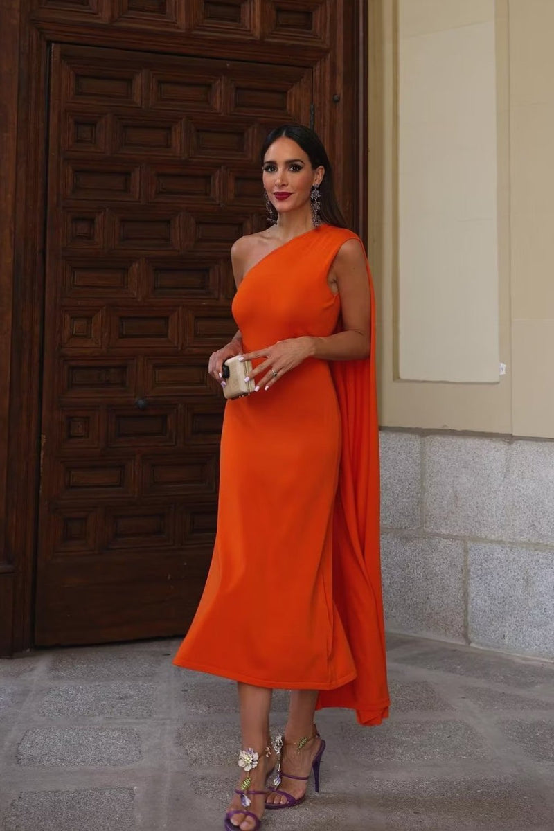 Well Tailored Dress with a Graceful Silhouette