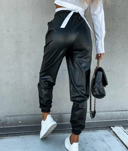 Effortlessly Elegant Trousers with a Timeless Design