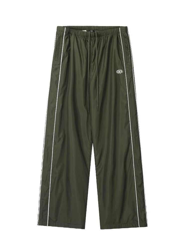 Effortlessly Elegant Pants with a Timeless Design