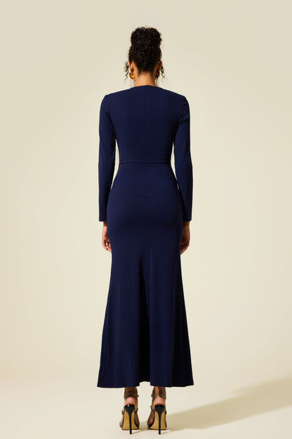 Well Tailored Dress with a Graceful Silhouette
